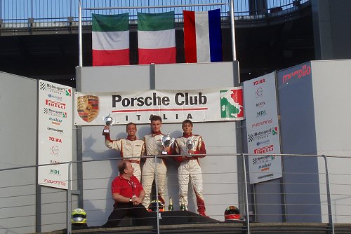 Justin Ros op podium in Mugello